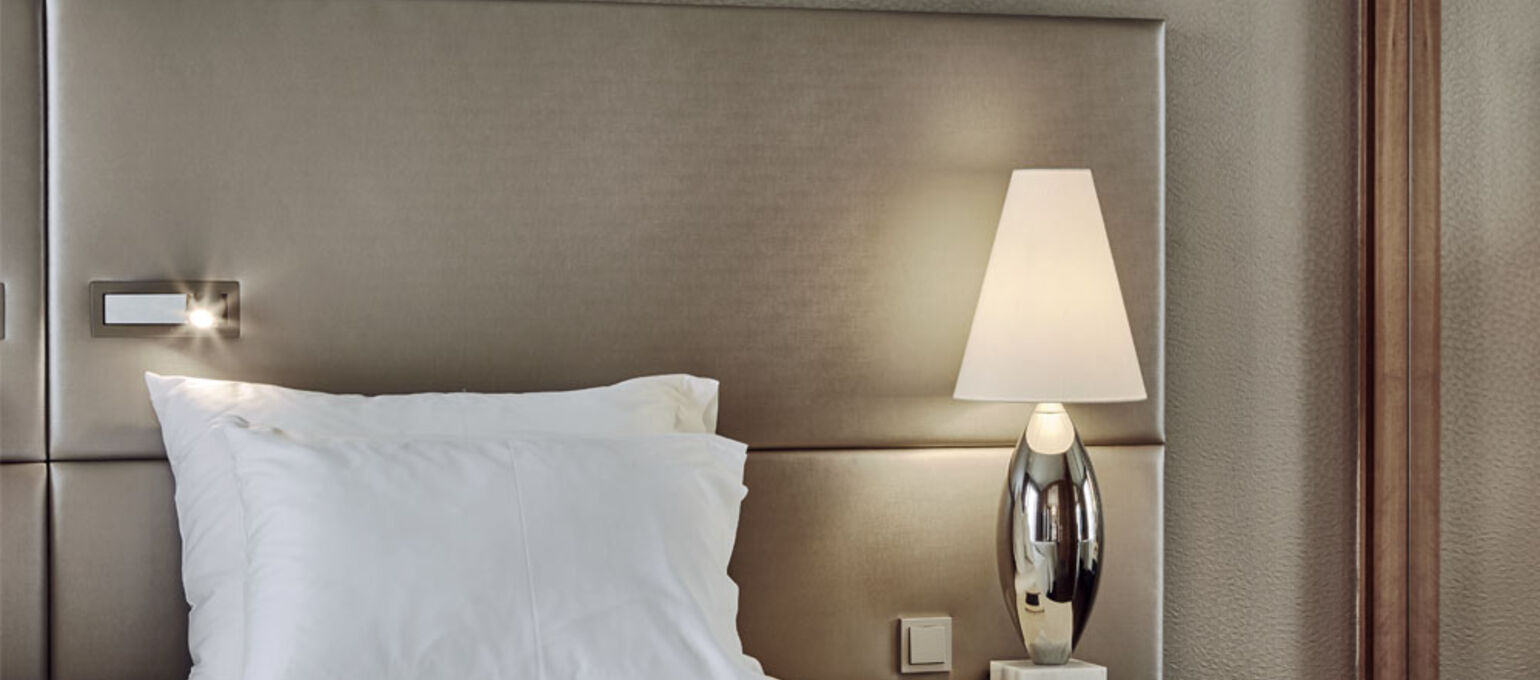 Artificial leather from skai® in metallic for bed headboards